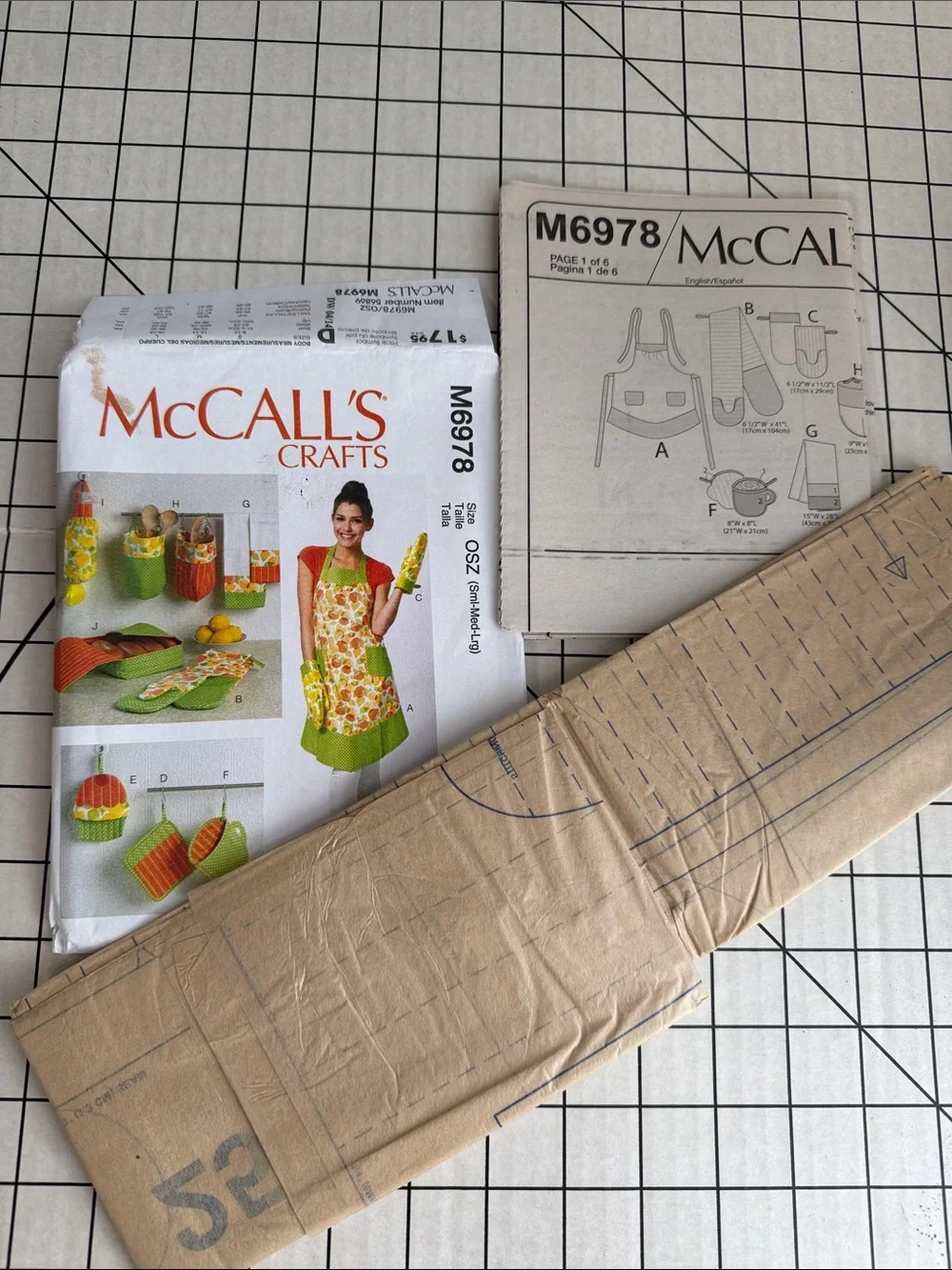 McCall’s M6978 Kitchen Apron & Accessories Sewing Pattern UNCUT FF OSZ Oven Mitt